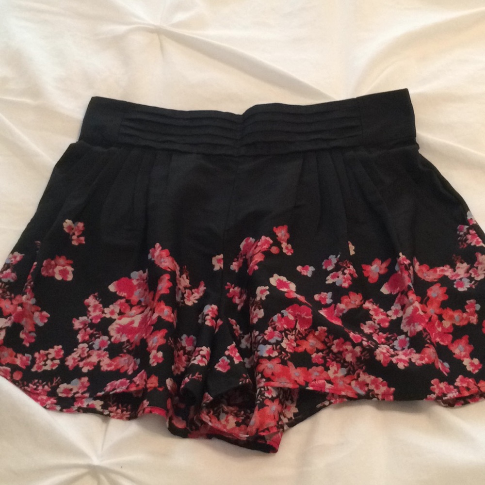 Black/pink polyester shorts